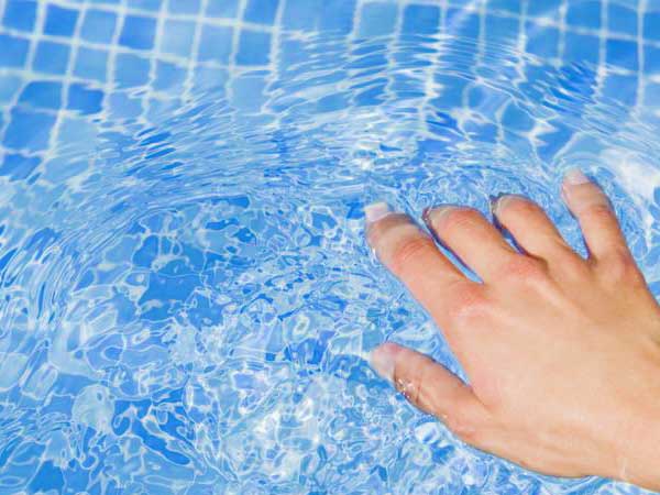 Tratamientos de desinfección de piscinas mediante electrólisis salina